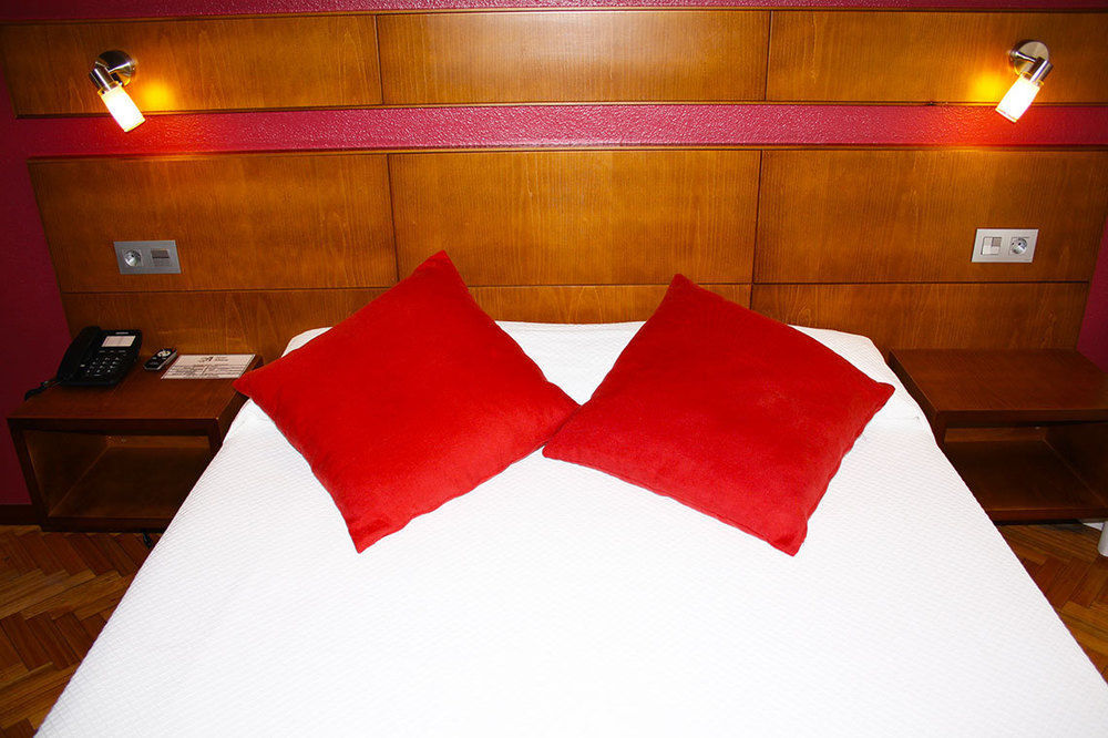 Hotel Altiana Ourense Exterior foto